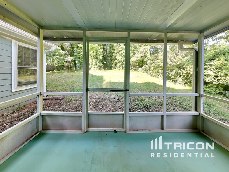 Building Photo - 389 Hillridge Dr