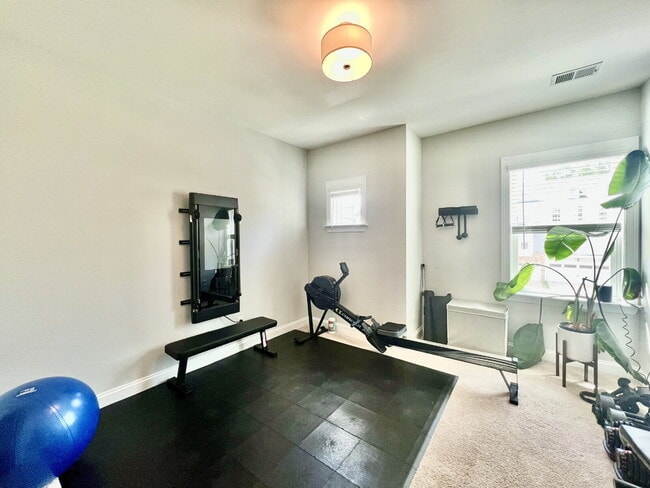 Building Photo - LUXURY TOWNHOME near Southend