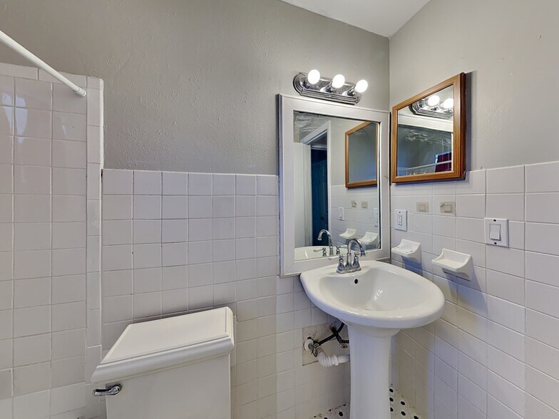 Building Photo - 1215 Lake Highland Dr