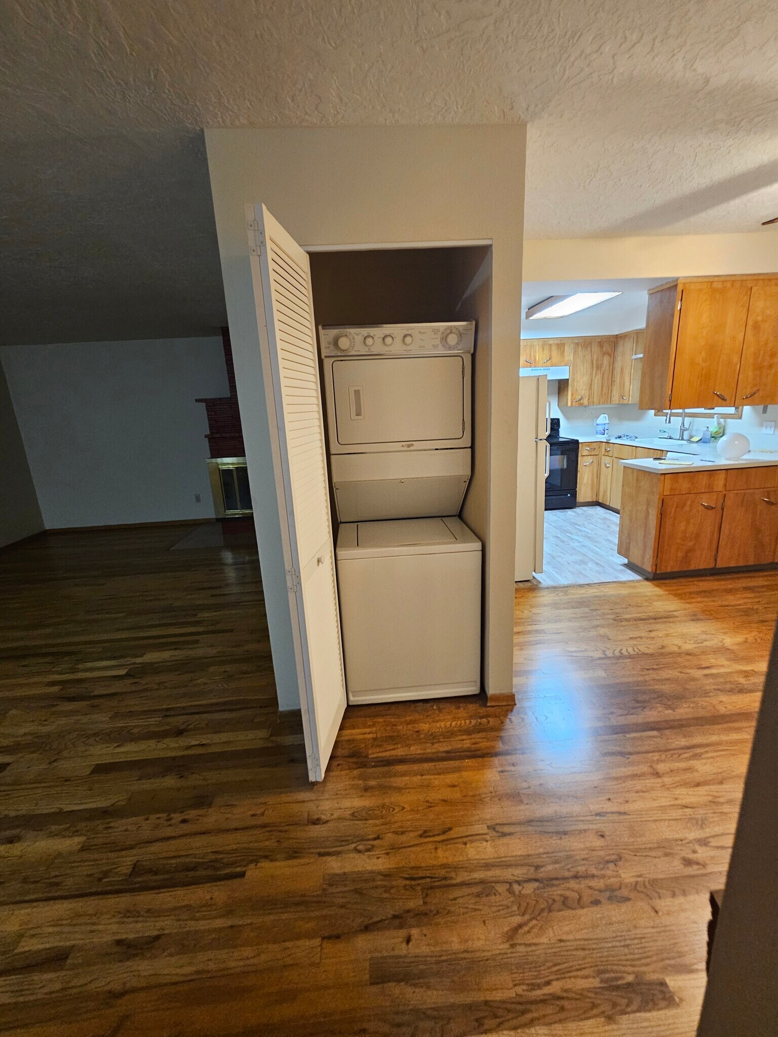 Washer dryer - 6336 SE Cedarcrest Dr