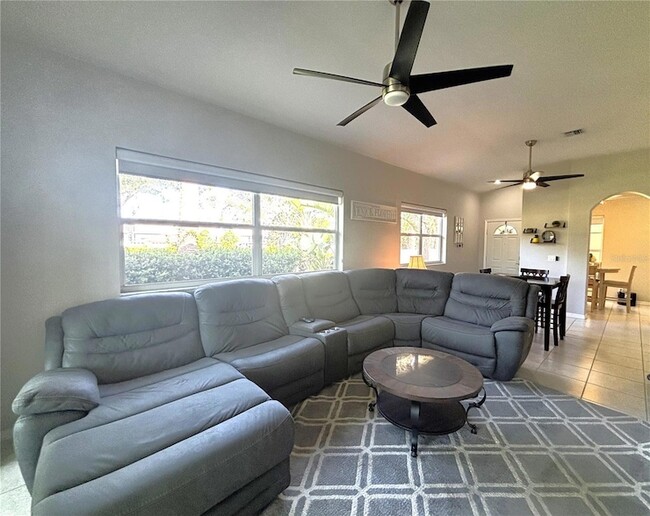 Building Photo - 1759 Fountain View Cir