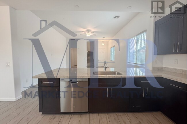 Building Photo - 3Bed/2.5Bath Townhouse at 7th St/Hatcher! Move-In Ready on 04/09/2026! -- NO HOA! ALL TILE FLOORING!