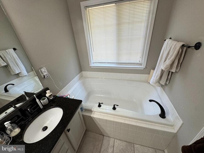 Building Photo - 6101 Lands End Ct