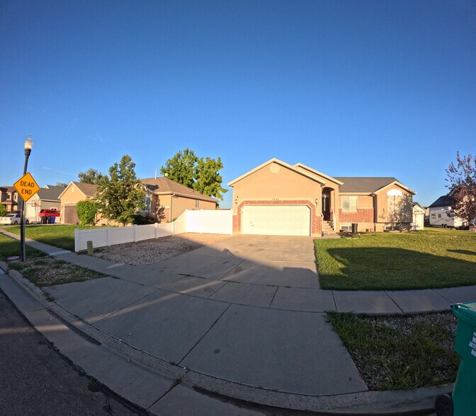 Building Photo - 2906 S 1550 W