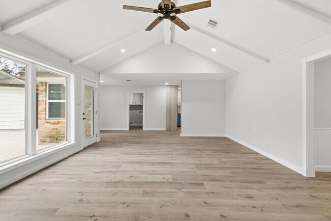 Building Photo - 15215 Parkville Dr