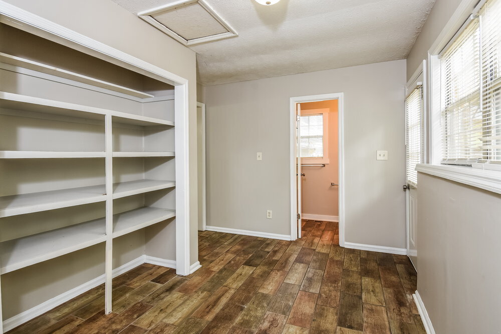 Building Photo - 2985 Valley View Cir