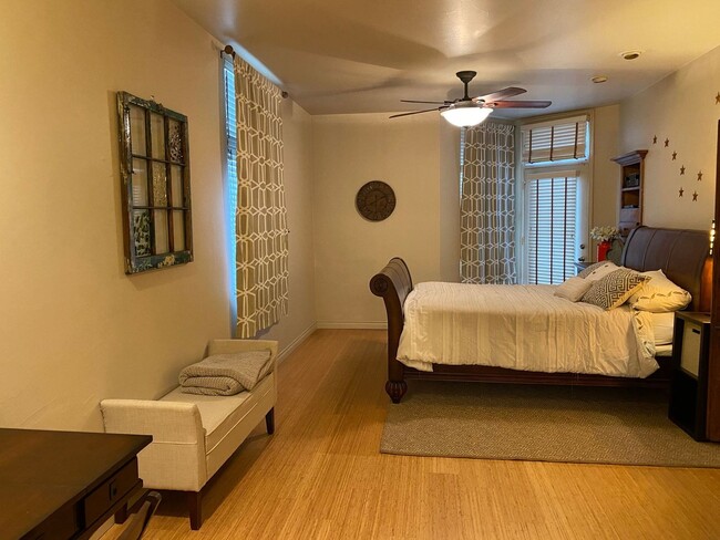 Building Photo - Fully furnished rental in downtown Anchorage