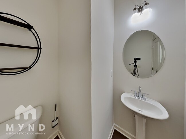 Building Photo - 4445 Newfangle Rd