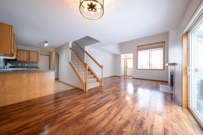 Building Photo - 557 French Ln