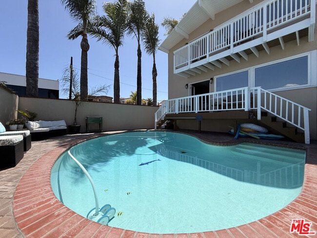 Building Photo - 200 Larsson St