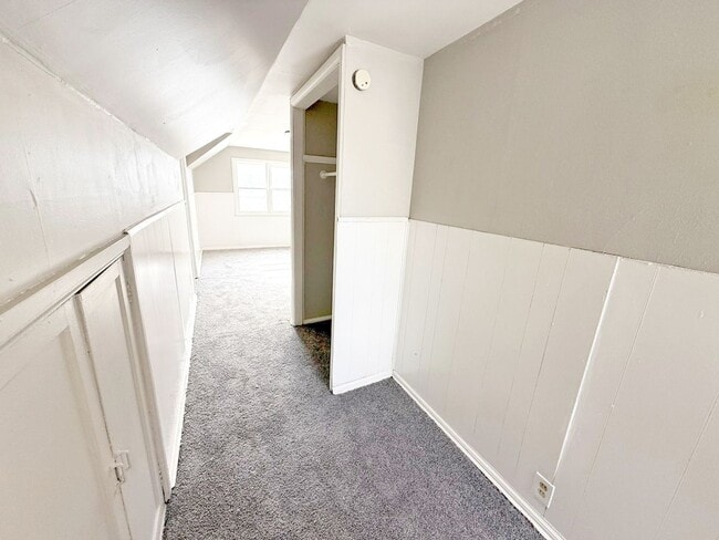 Building Photo - 3 BED 1 BATH BEAUTIFUL SINGLE FAMILY HOME ...
