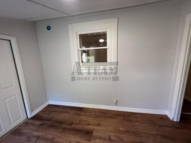 Building Photo - Beautiful Remodeled 3 Bed 2 Bath