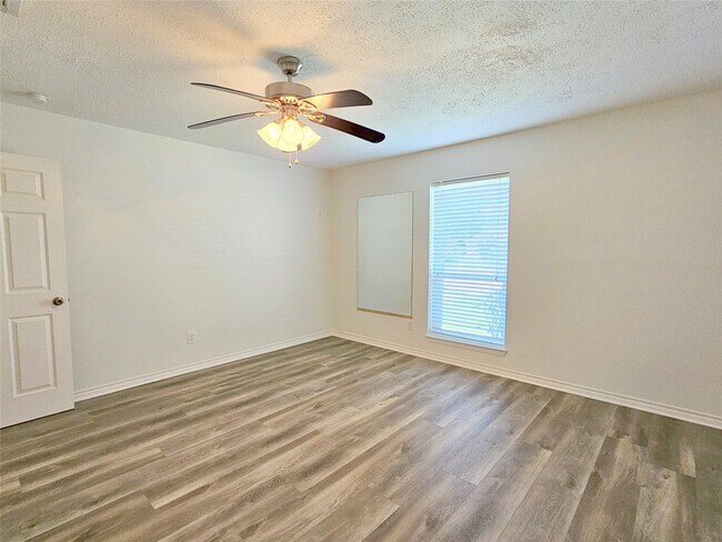 Building Photo - 10615 Heatherford Dr
