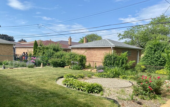 Building Photo - 4520 Thatcher Ave