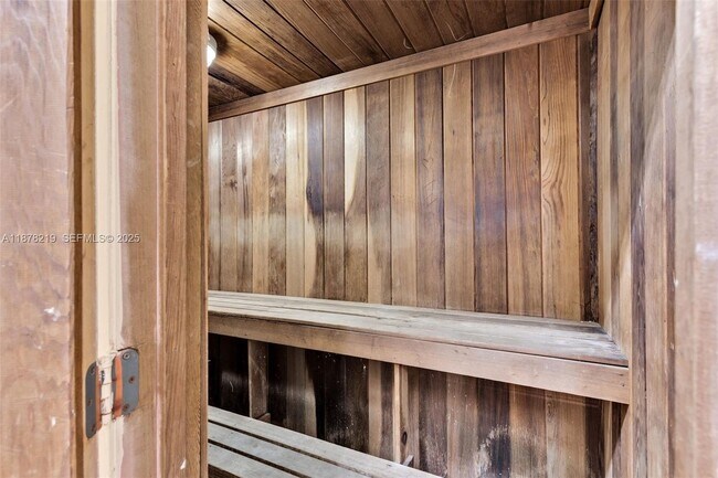 Building Photo - 13951 Kendale Lakes Cir