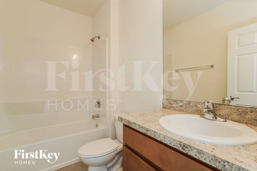 Building Photo - 1306 SE 19th Terrace