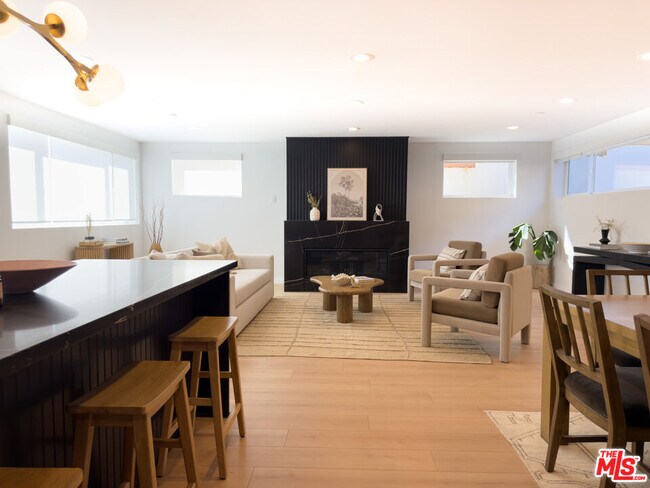 Building Photo - 2220 1/2 Aaron St