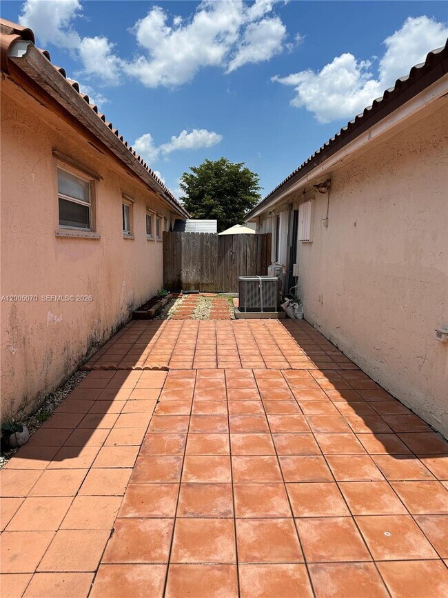 Building Photo - 8974 NW 112th St