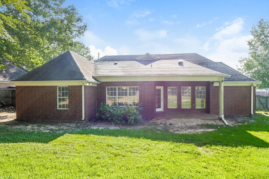 Building Photo - 3924 Tamara Dr