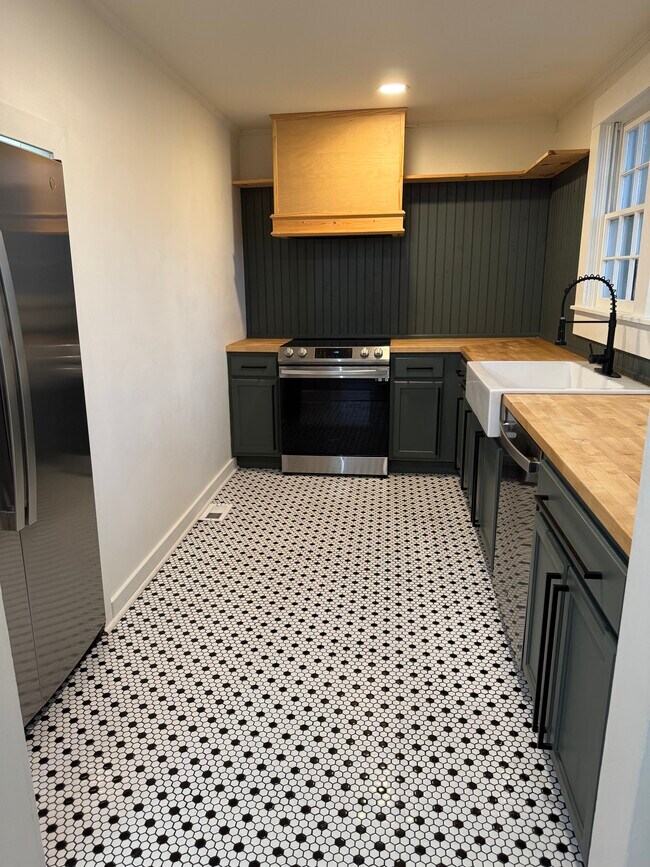 Kitchen - 1407 5th Ave S