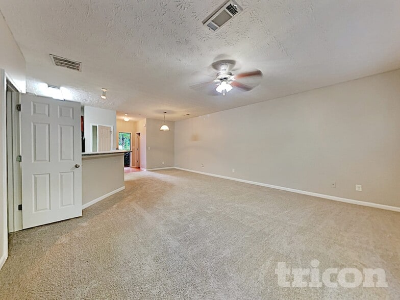 Building Photo - 135 Ellis Drive