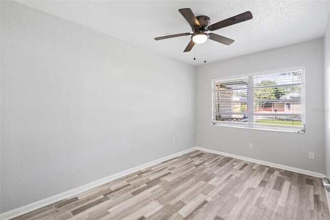 Building Photo - 206 N Gunlock Ave