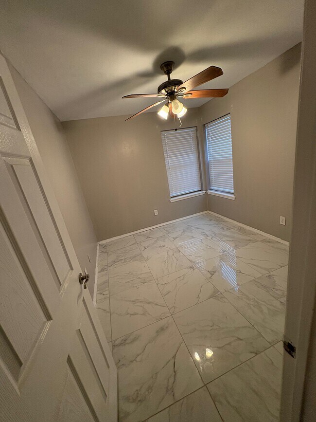 Building Photo - 1217 SW 18th St