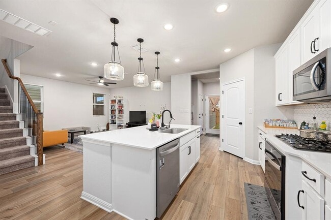 Building Photo - 236 Travis Ln