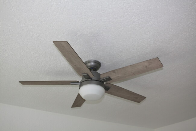 Ceiling Fan w/Remote - 606 Occidental N Blvd