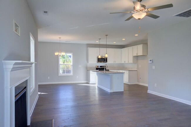 Building Photo - 521 Transom Wy