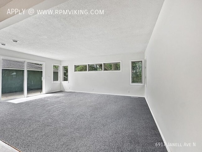 Building Photo - 4br 2ba 2cg ~ Security Deposit Free Altern...
