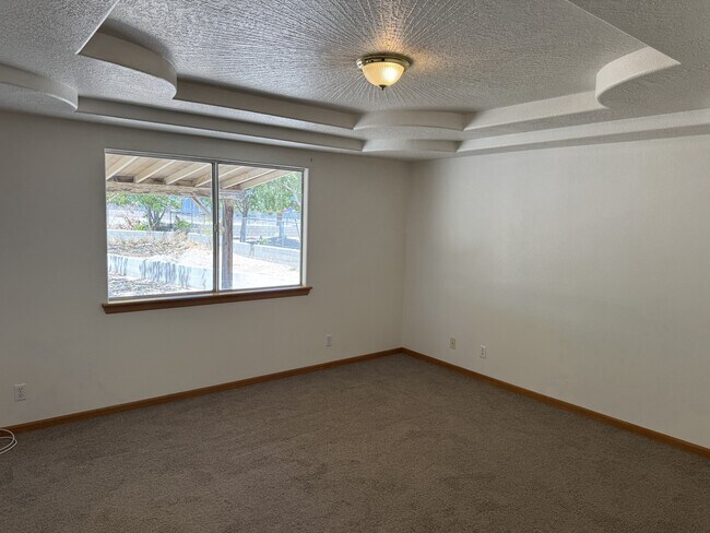 Building Photo - 9412 Hickory Ave