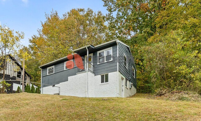 Building Photo - 3 Bedroom Home in St. Elmo!