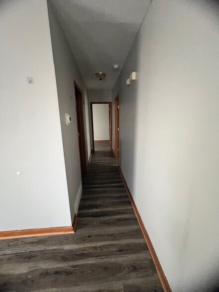 Building Photo - 106 Parade St