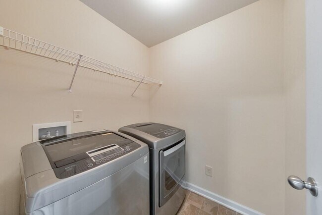 Building Photo - 4990 Brierstone Dr