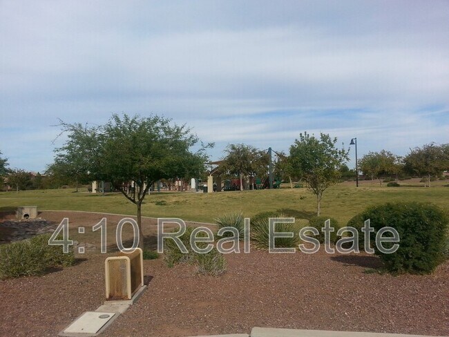 Building Photo - 2644 E Chester Dr