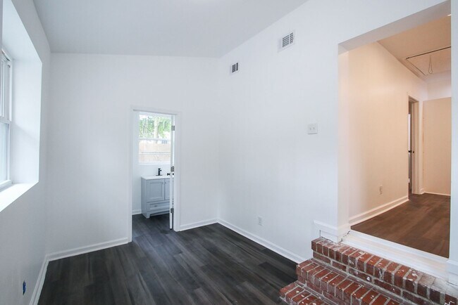 Building Photo - Spacious 4 Bedroom, 2.5 Bath Home in Savan...