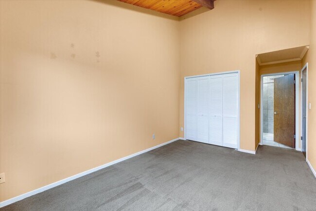 Building Photo - RIVERFRONT CONDO IN LONGVIEW