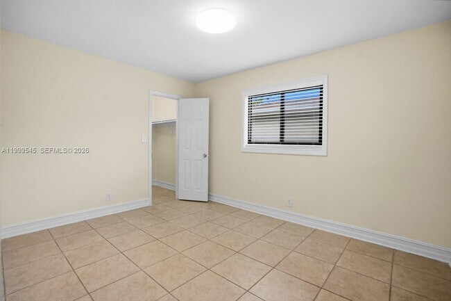 Building Photo - 7604 SW 10th Ct