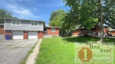 Building Photo - Stunning 3 bedroom, 2 bathroom duplex is L...