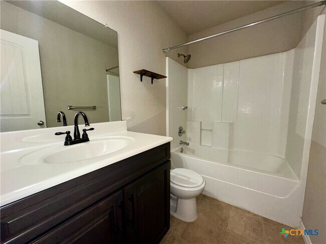 Building Photo - 2702 Montague County Dr