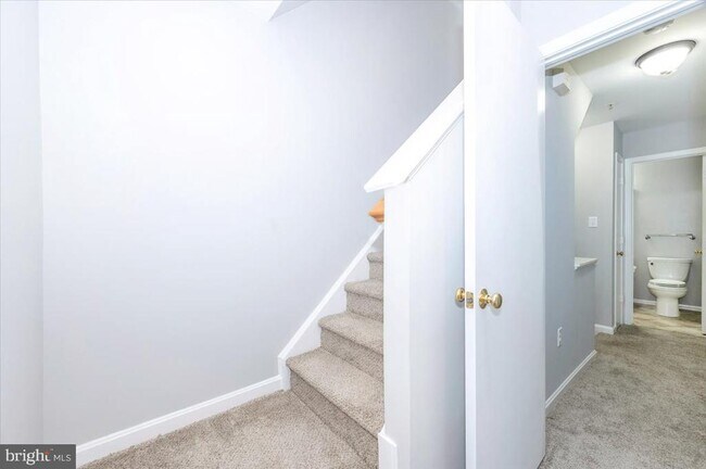 Building Photo - 161 Heathfield Dr
