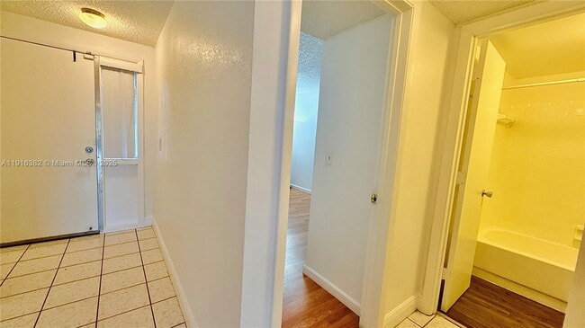 Building Photo - 6969 SW 36th Dr