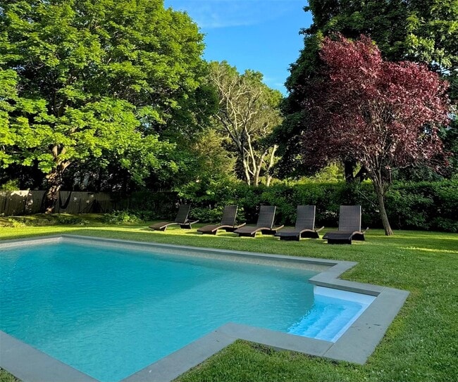 Building Photo - 6 Nidzyn Ave