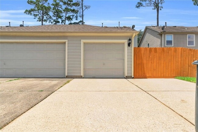 Building Photo - 23838 Township Elm St