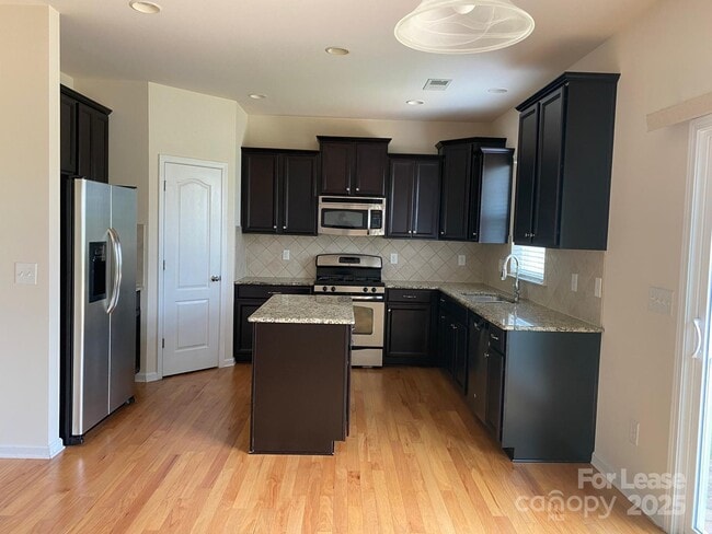 Building Photo - 14425 Green Birch Dr