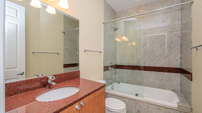 Building Photo - 1910 W Armitage Ave