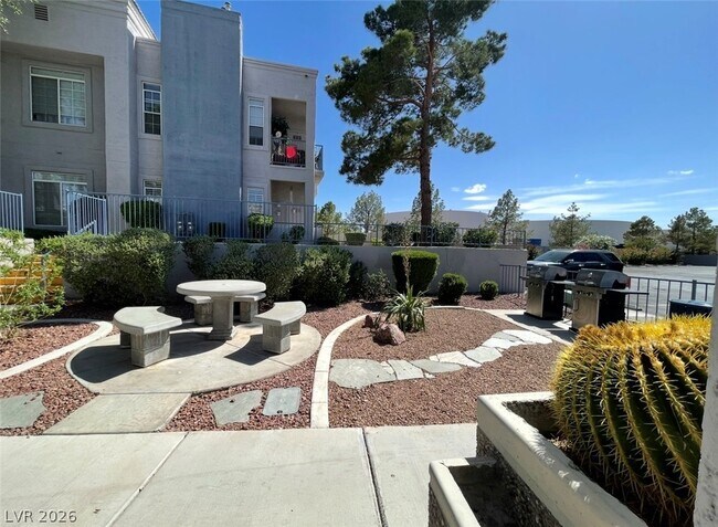 Building Photo - 2201 Ramsgate Dr