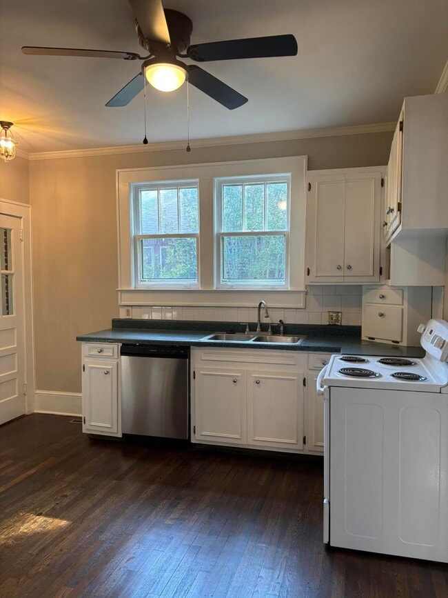 Building Photo - 41 W Charlotte Ave