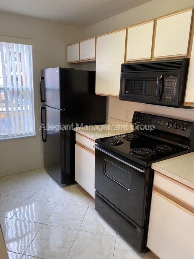 Building Photo - 8722 Rain Forest Pl